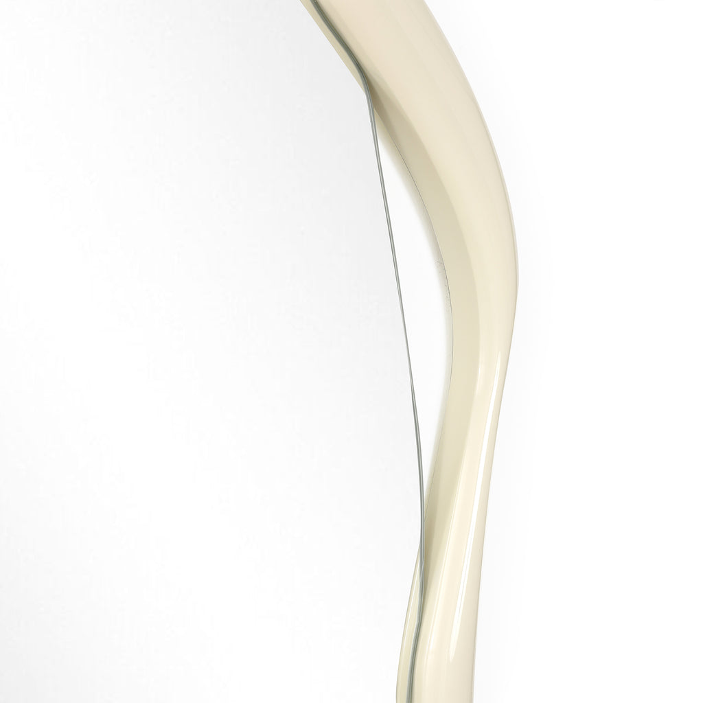 Moderner Deko-Spiegel mit Organic Design für Wohnraum