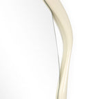 Moderner Deko-Spiegel mit Organic Design für Wohnraum