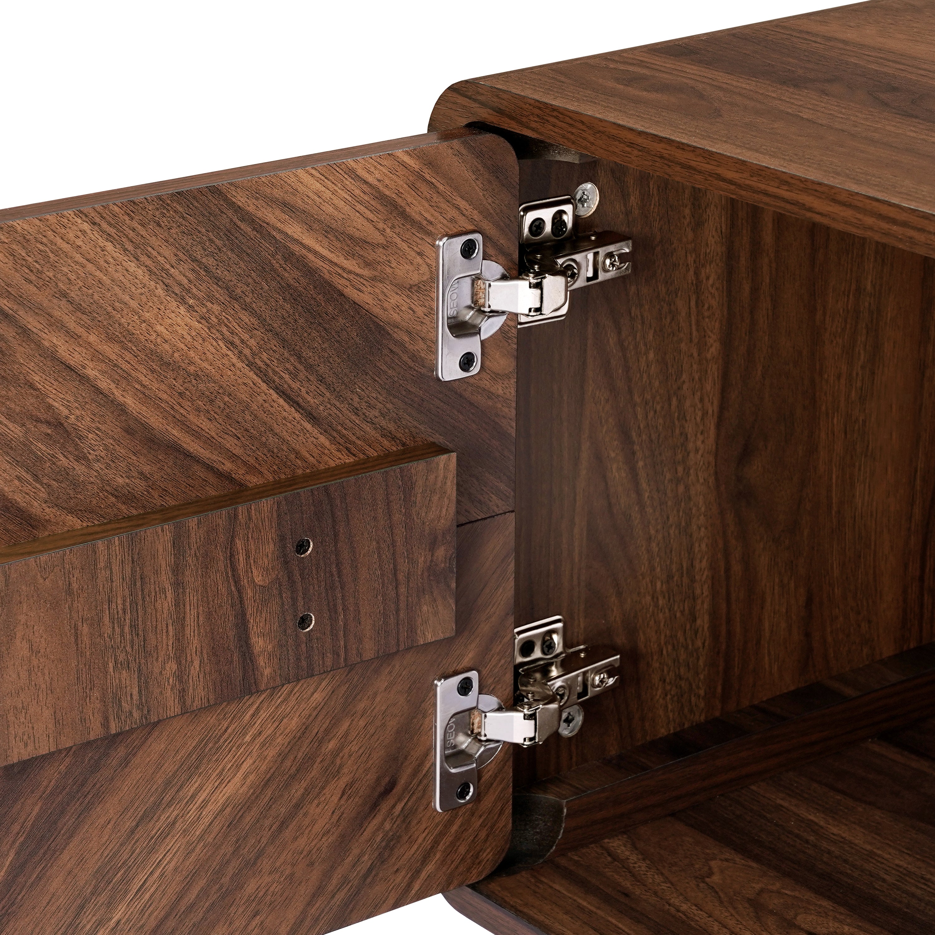 TV-Lowboard mit Walnussoptik und großzügigem Stauraum