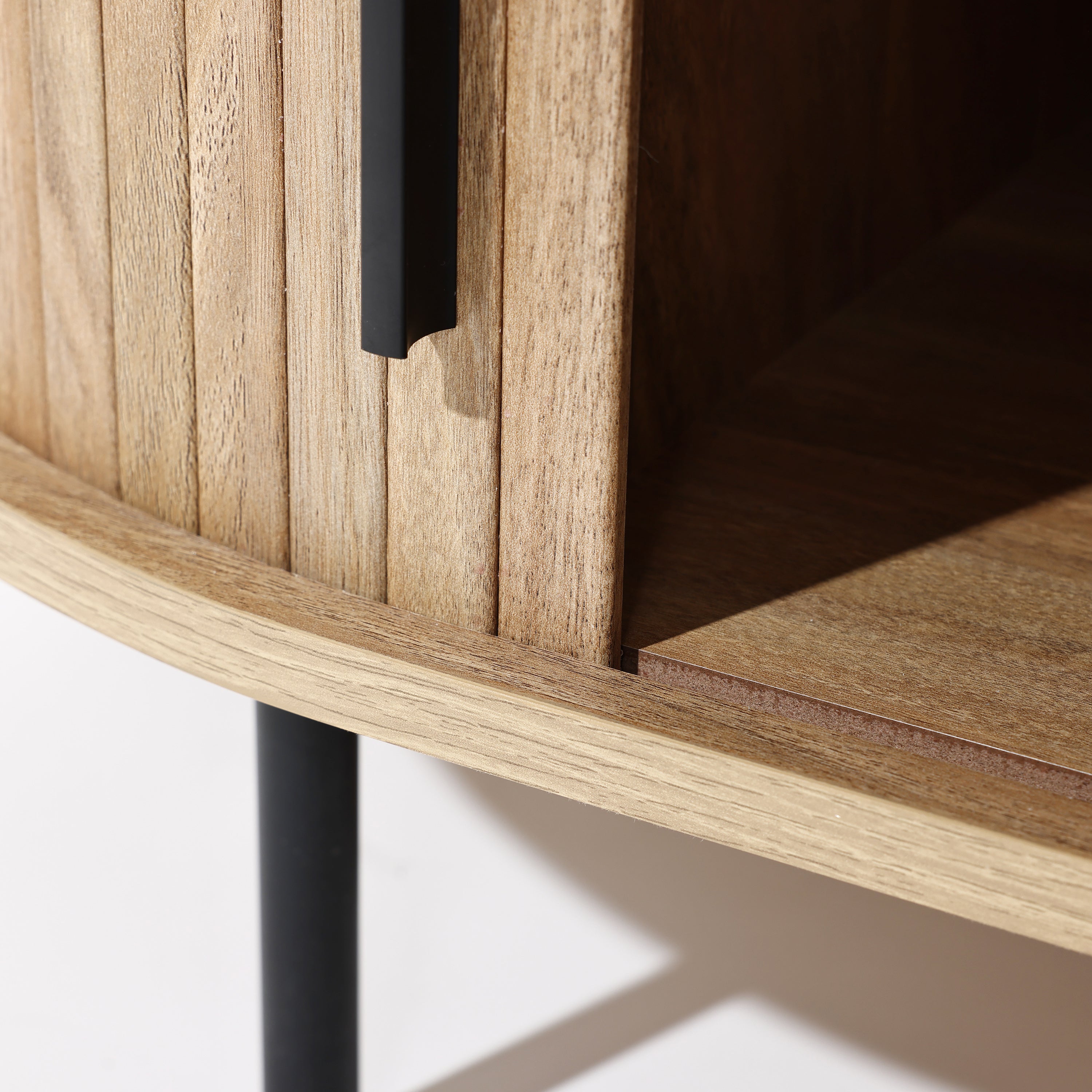 Ovaler Couchtisch mit Stauraum und Holzoptik