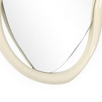 Moderner Deko-Spiegel mit Organic Design für Wohnraum