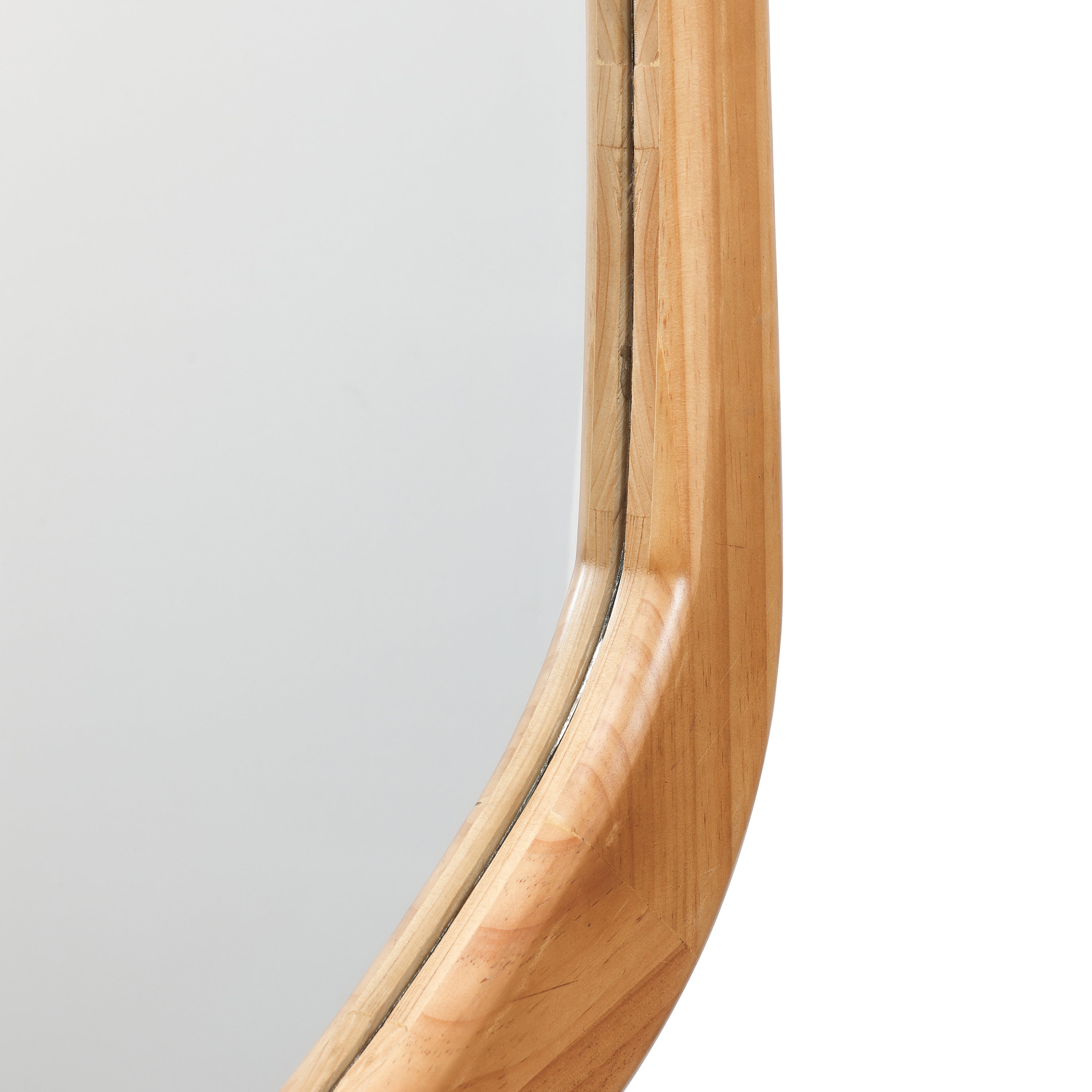 Flow Wandspiegel mit Holzrahmen in organischer Form