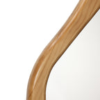 Flow Wandspiegel mit Holzrahmen in Freiform