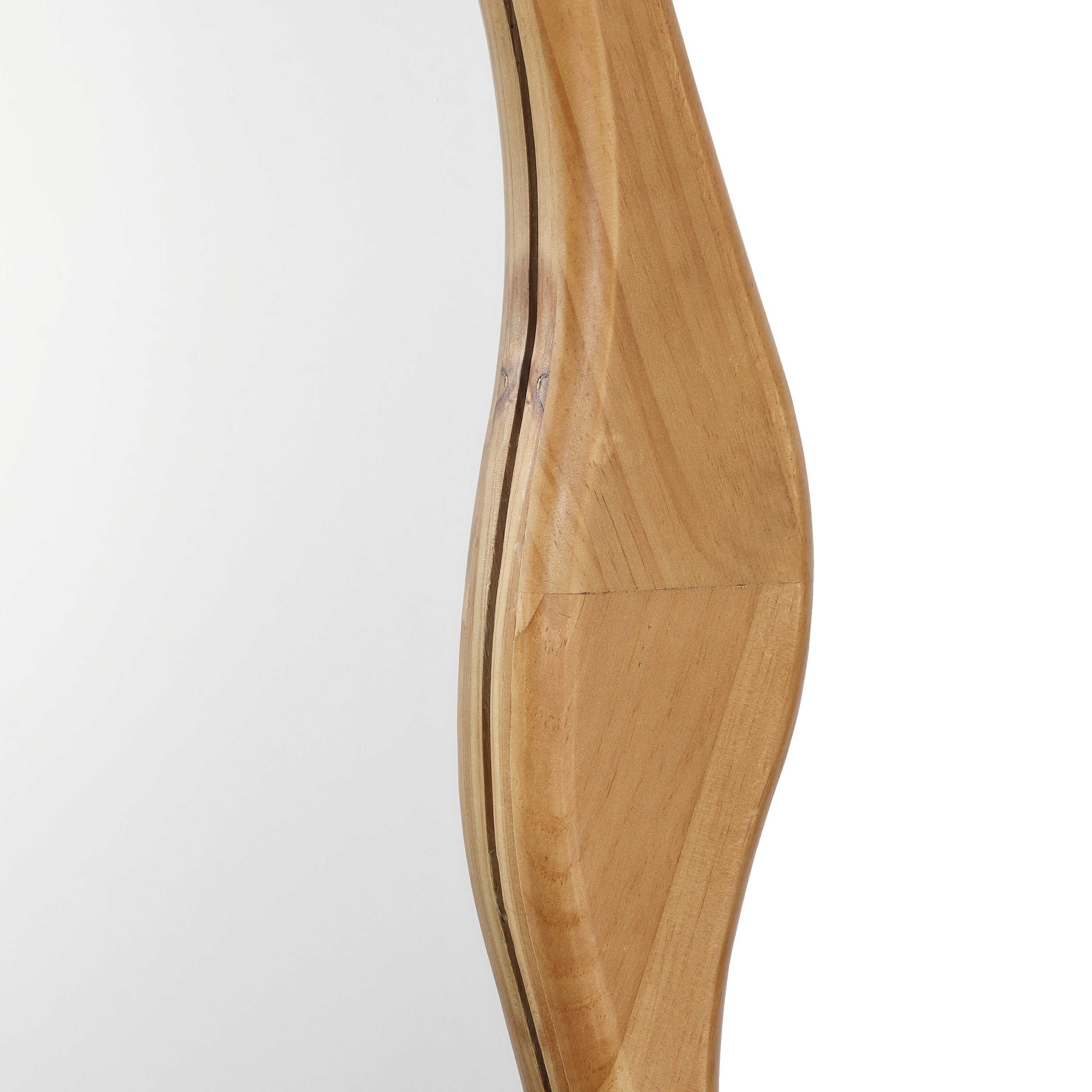 Flow Wandspiegel mit Holzrahmen in Freiform