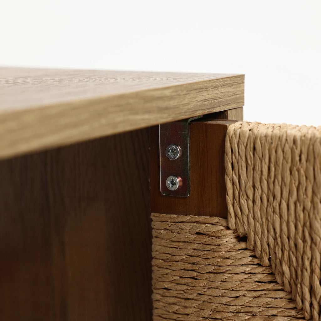 Hängendes Wandregal mit Jutegeflecht-Türen – 107 cm