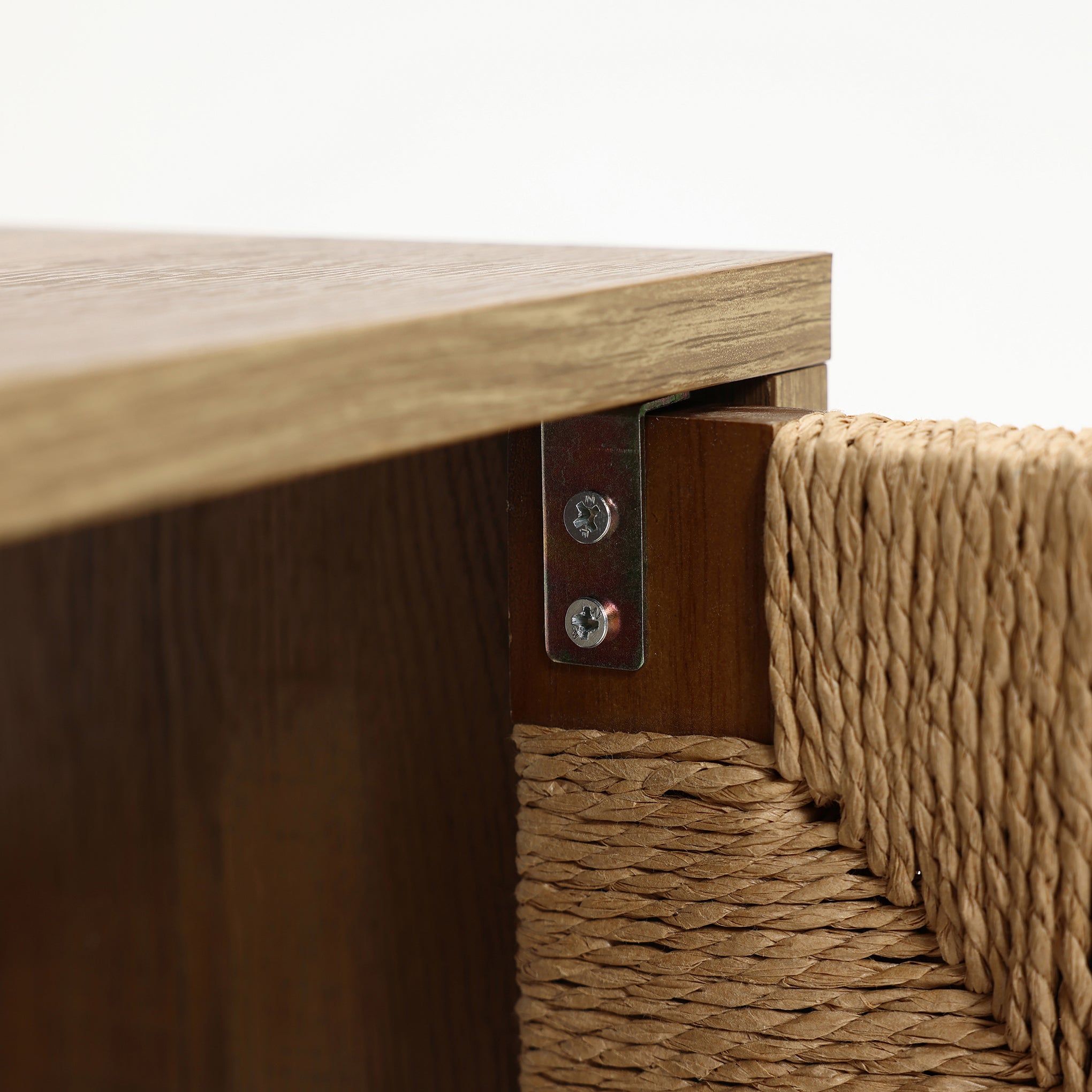 Hängendes Wandregal mit Jutegeflecht-Türen – 107 cm