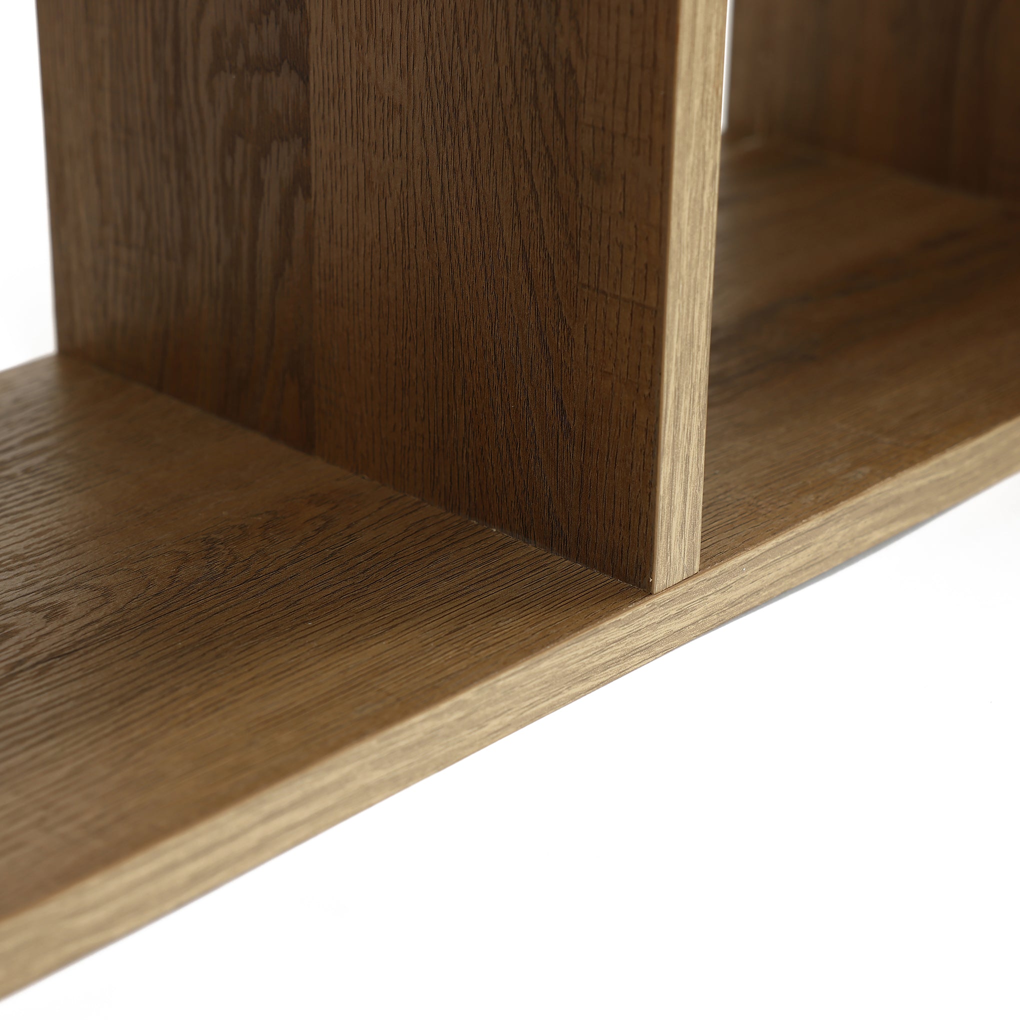 Hängendes Wandregal mit Jutegeflecht-Türen – 107 cm