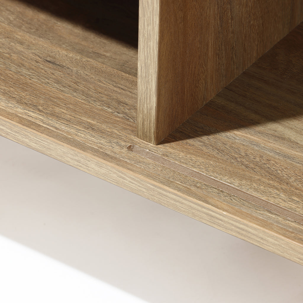 TV-Lowboard mit Schiebetüren und Kabeldurchlass