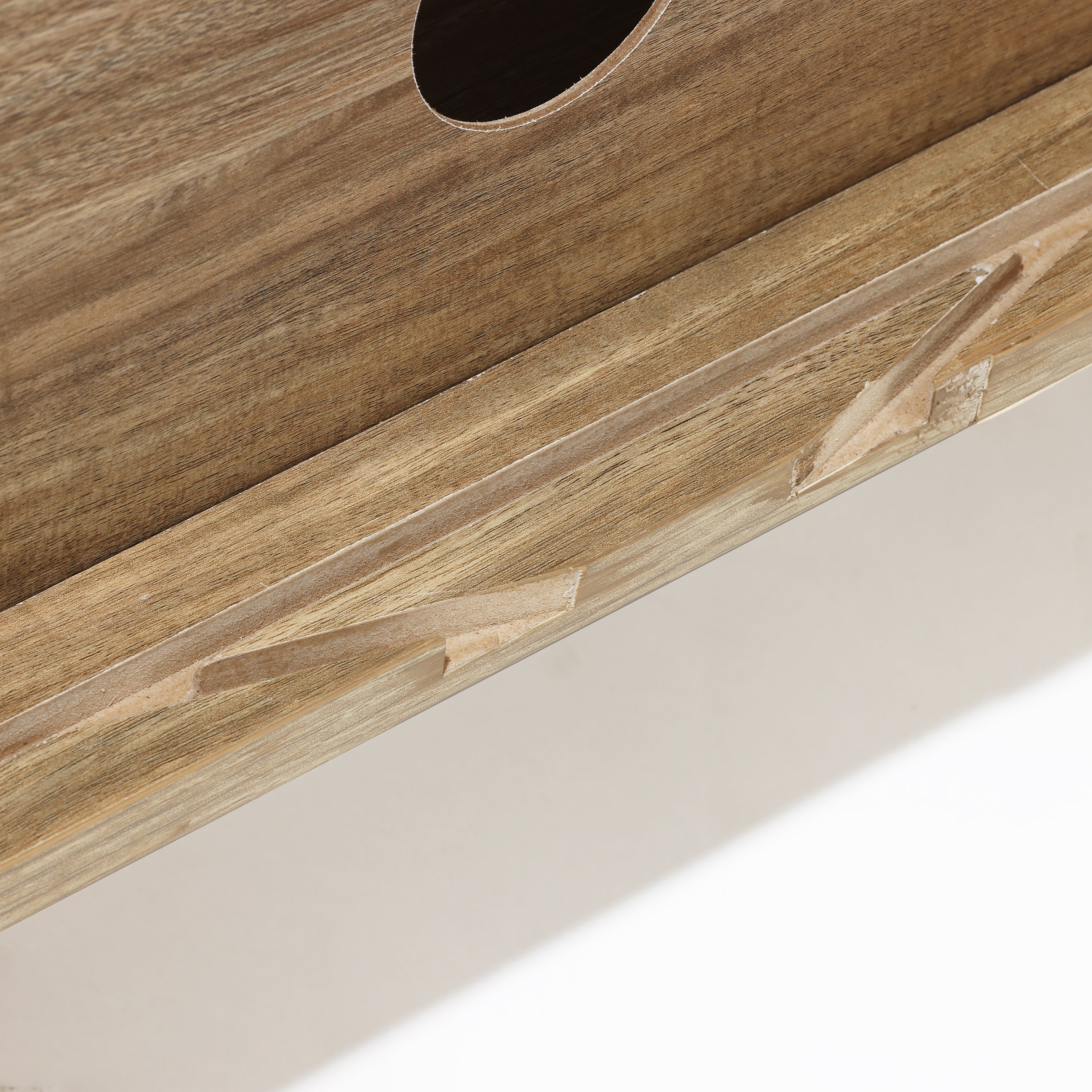 TV-Lowboard mit Schiebetüren und Kabeldurchlass