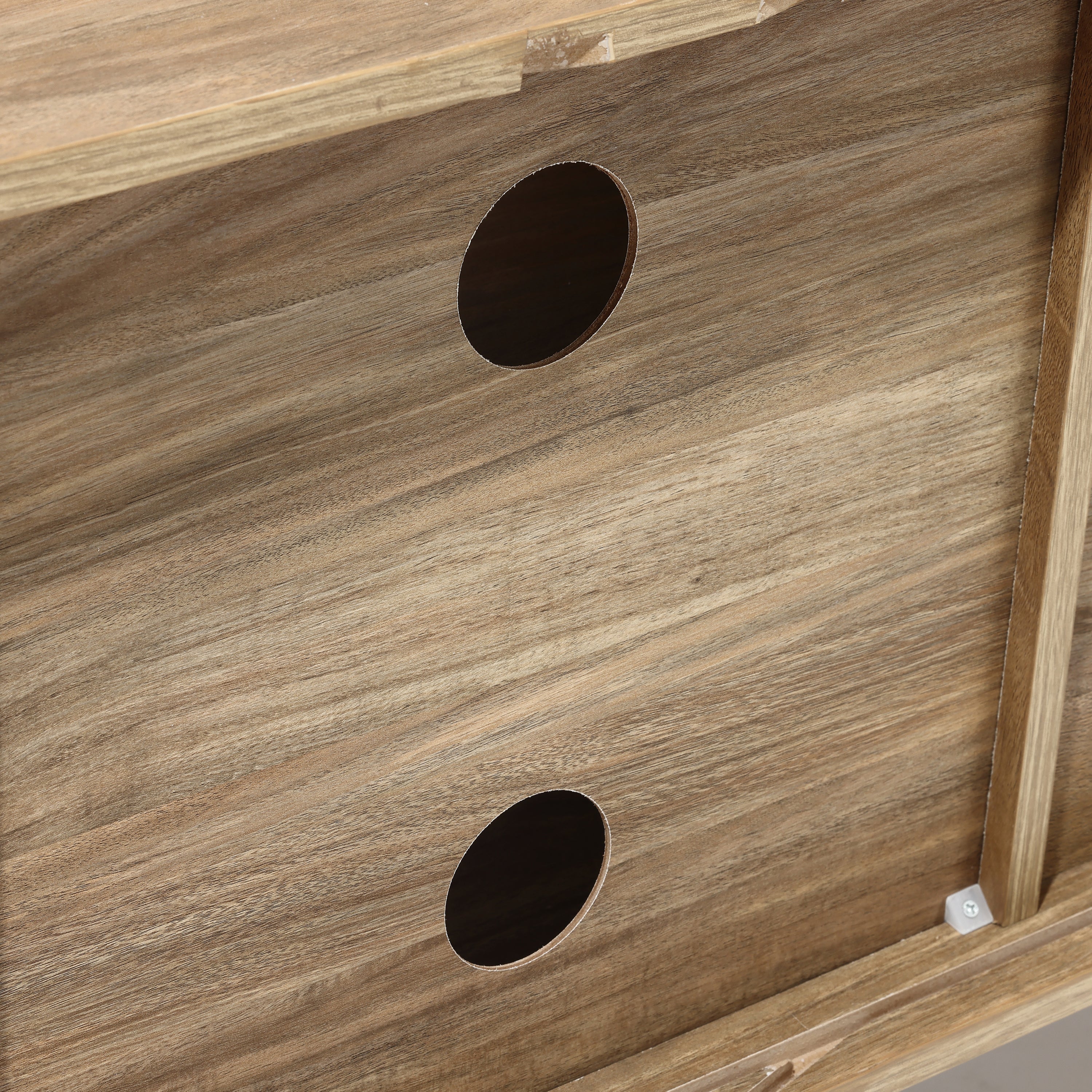 TV-Lowboard mit Schiebetüren und Kabeldurchlass