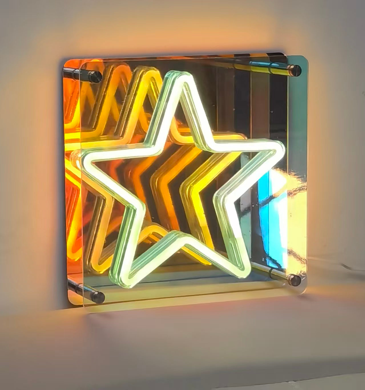 Stern-Form LED Wandspiegel – Neon-Leuchtende Deko-Spiegel für Wohnraum & Styling