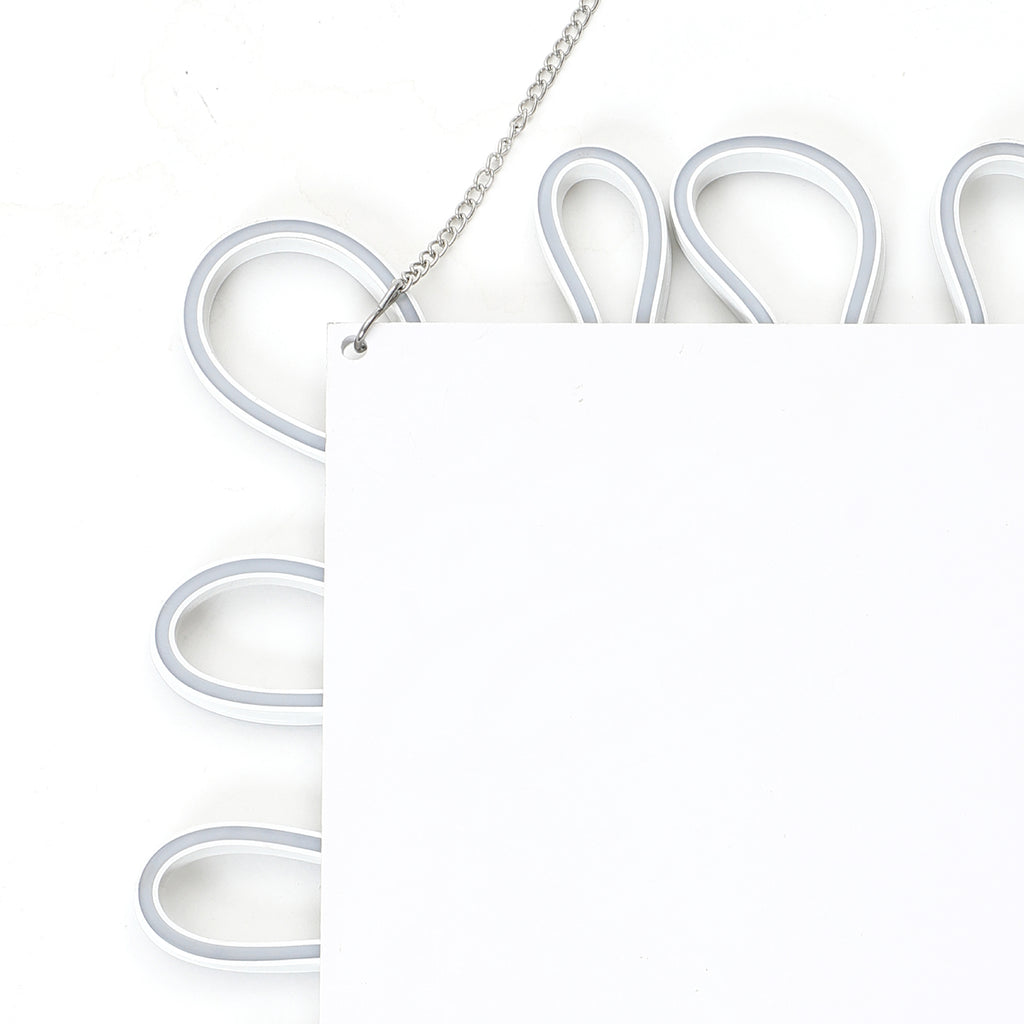 Gelber Neon-Wellen LED Spiegel – Leuchtender Wandspiegel mit Atmosphärenbeleuchtung für Wohnraum & Deko