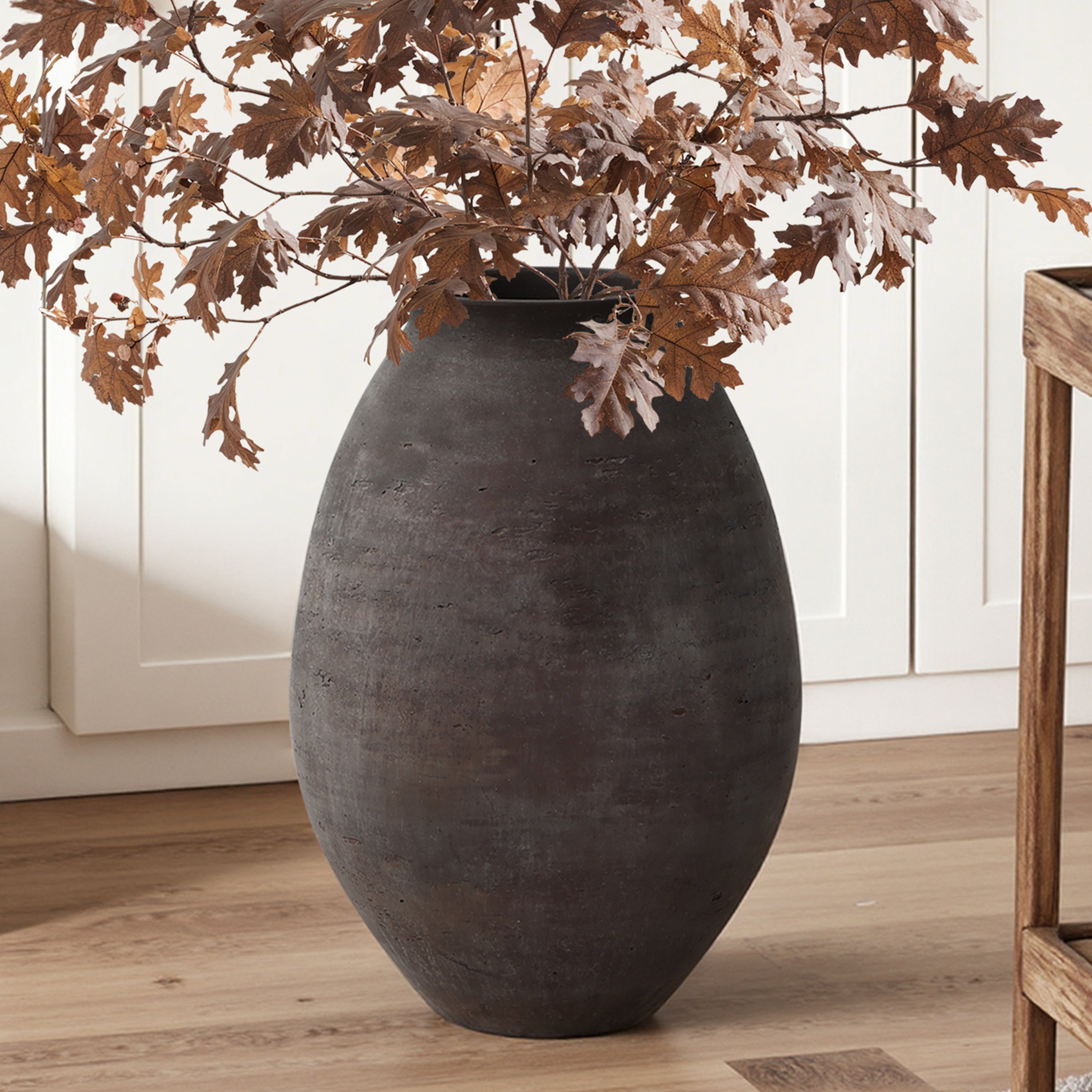 Vase Groß Braun – Rustikale Betonvase im Wabi-Sabi Stil, Bodenvase aus Zement