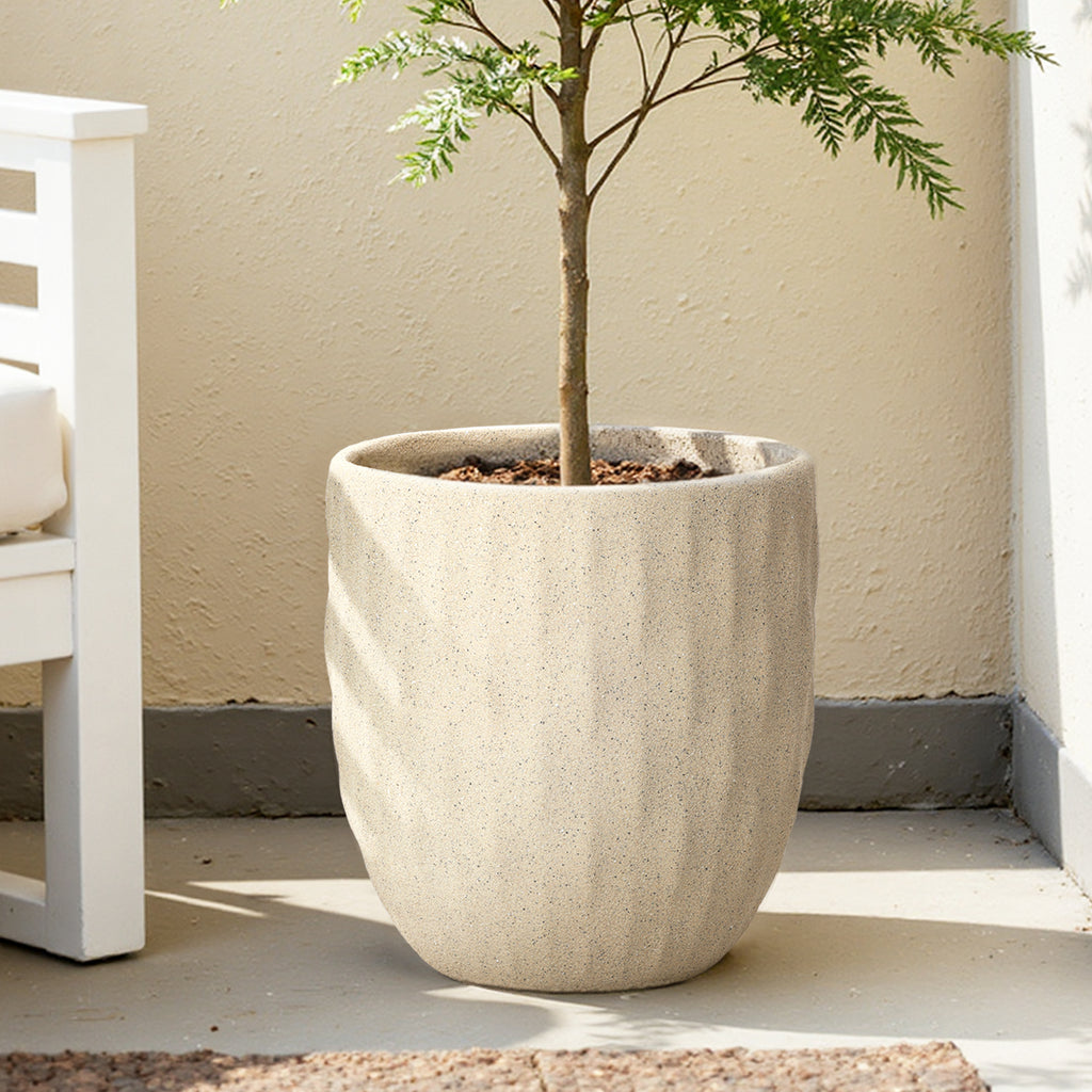 Hometopia Blumentopf Vintage mit Ablaufloch Frostsicher Formstabil für Außen & Innen, Massiver Pflanzkübel mit Drainage-Loch ideal für Wohnzimmer, Küche und Balkon (Altweiß, Ø37xH30cm)