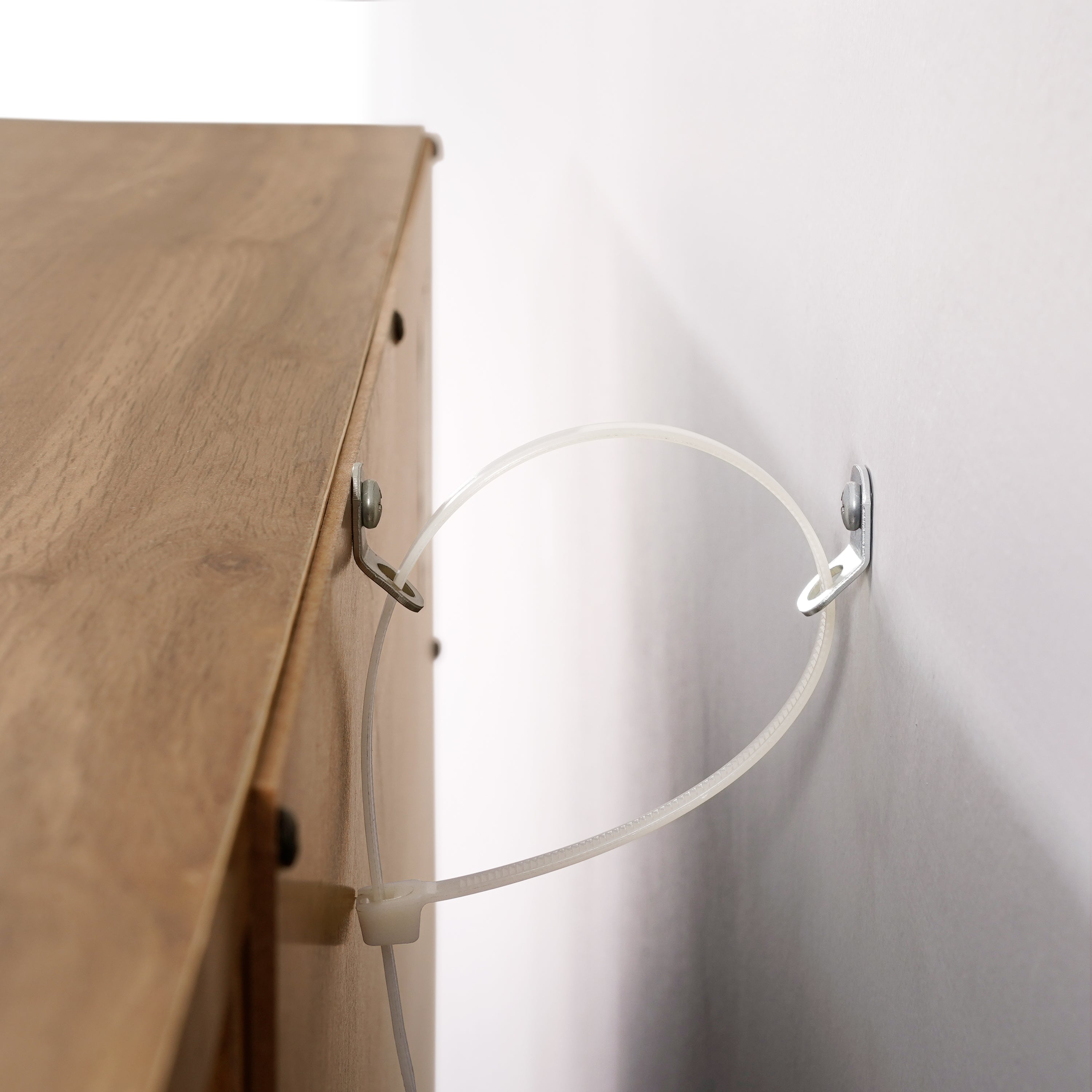 Bücherregal in Holzoptik mit Schrankfächern