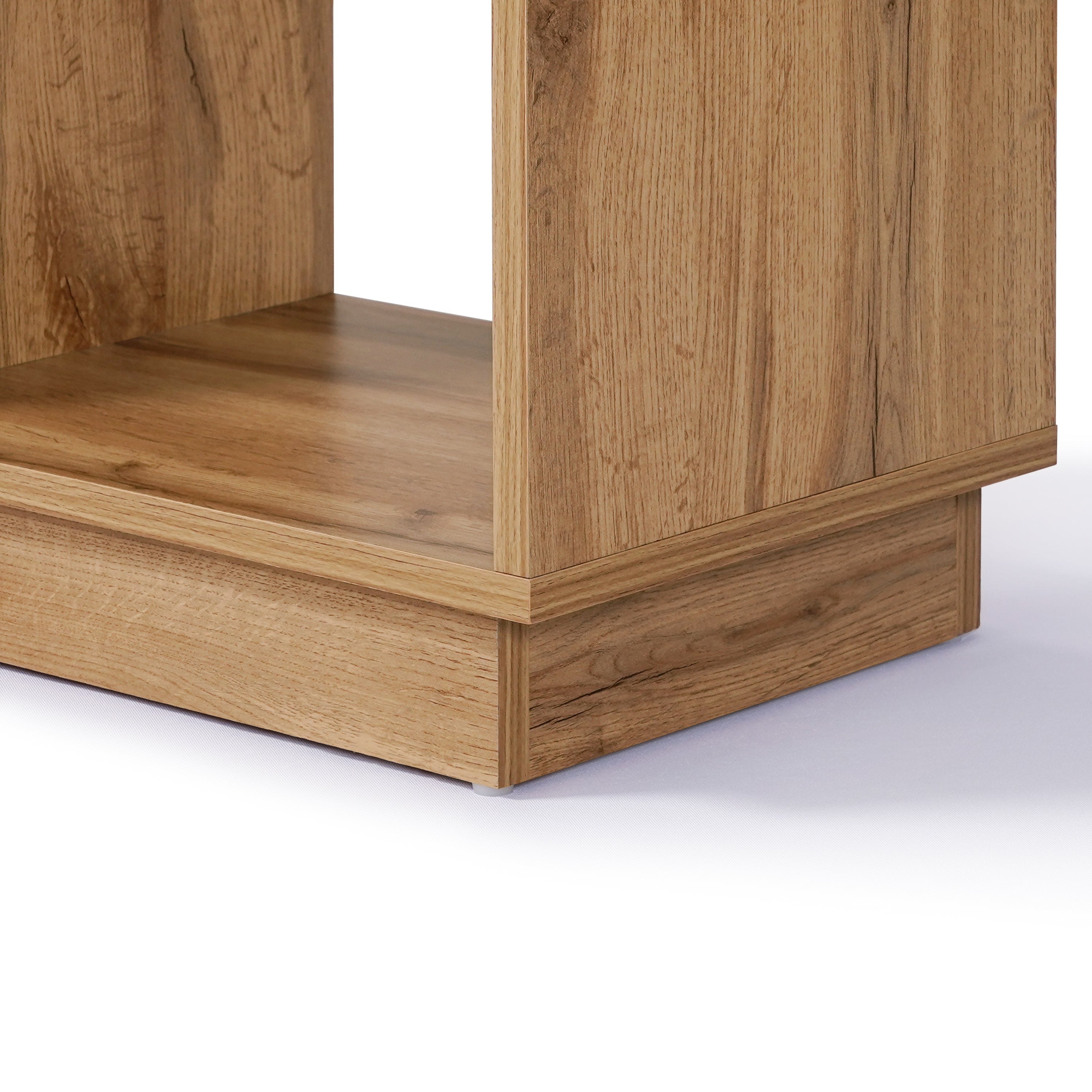 Bücherregal in Holzoptik mit Schrankfächern